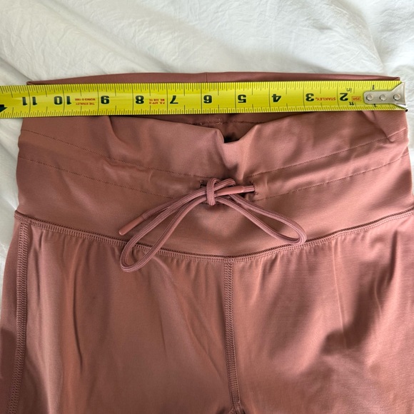 Vuori Women’s Daily Joggers Dusty Mauve Leggings - Picture 3 of 4